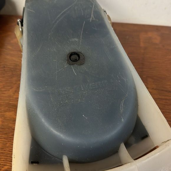 Men’s flippers size large - Picture 2 of 3